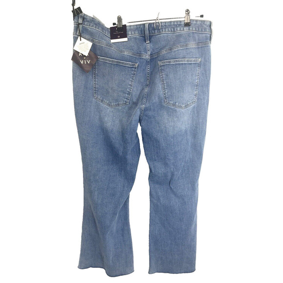 NEW Ava & Viv Women's Blue Jeans Size 22 High-Rise Flare Raw Hem Distressed - Picture 3 of 14